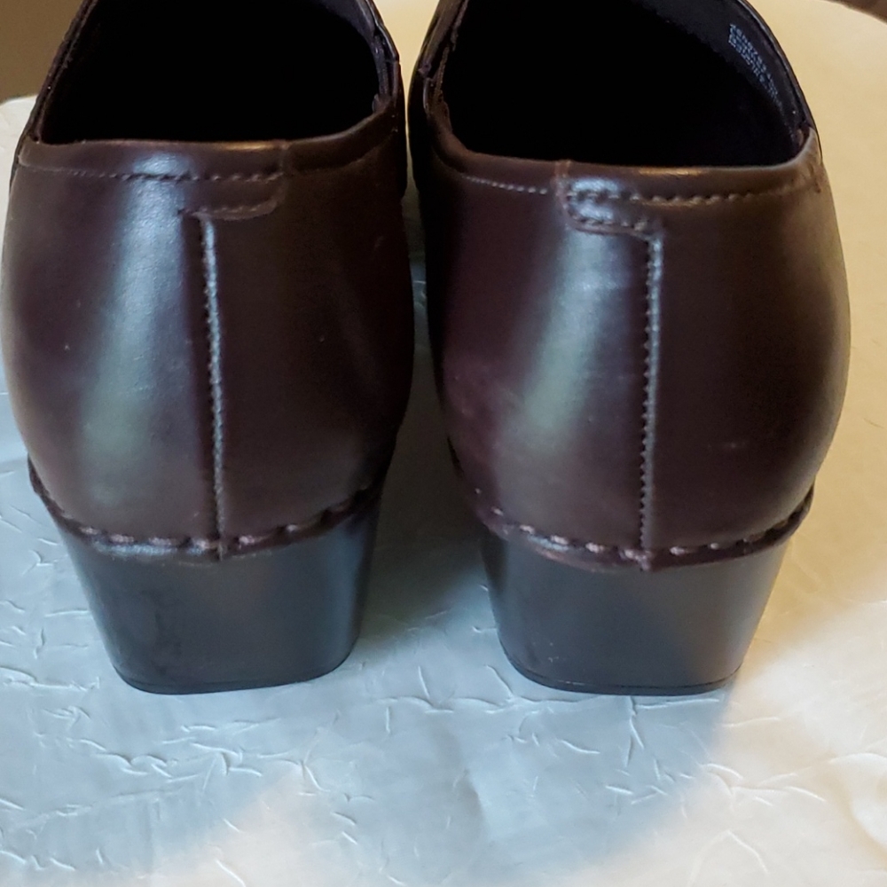 Clogs - Picture 3 of 6